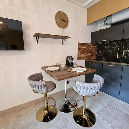 Beau Studio, Moderne, Au Calme Avec Piscine Et Parking Prive Dans Une Residence Arboree Sanary-sur-Mer Buitenkant foto