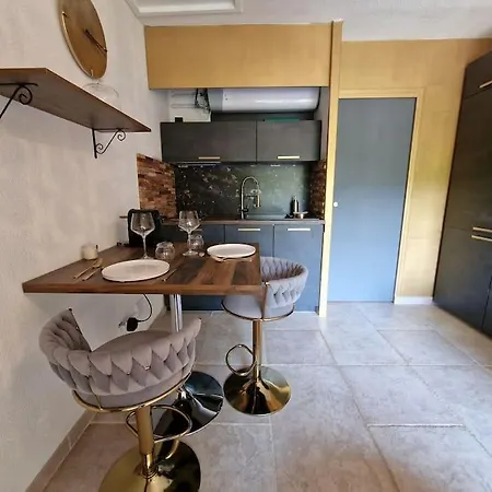Beau Studio, Moderne, Au Calme Avec Piscine Et Parking Prive Dans Une Residence Arboree Sanary-sur-Mer Buitenkant foto