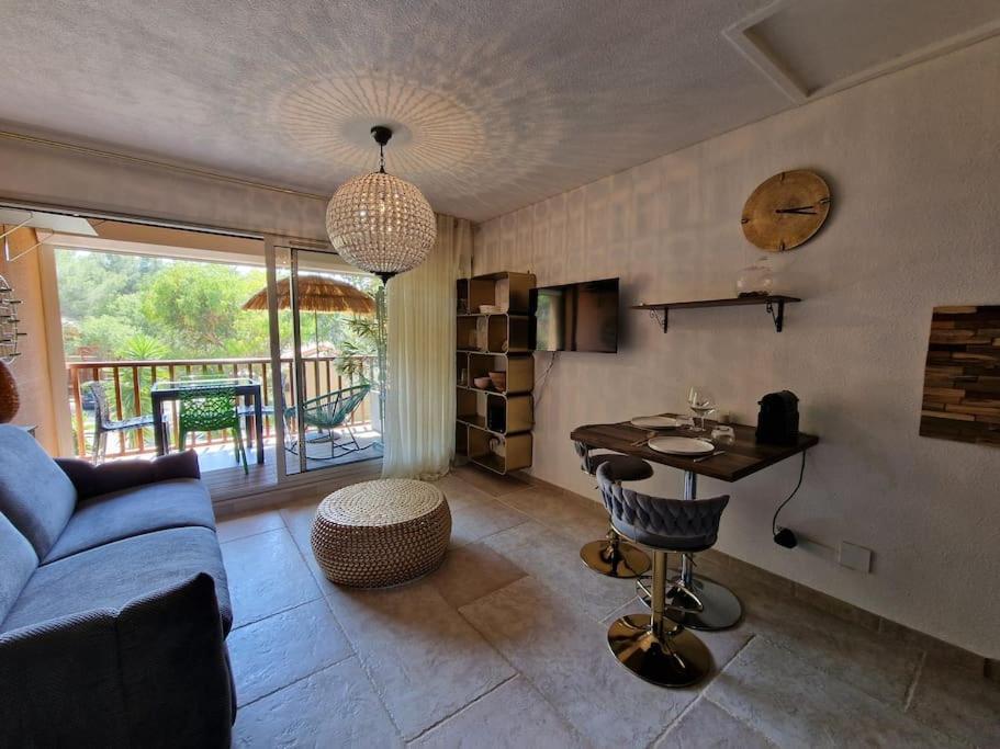 Beau Studio, Moderne, Au Calme Avec Piscine Et Parking Prive Dans Arboree Sanary-sur-Mer