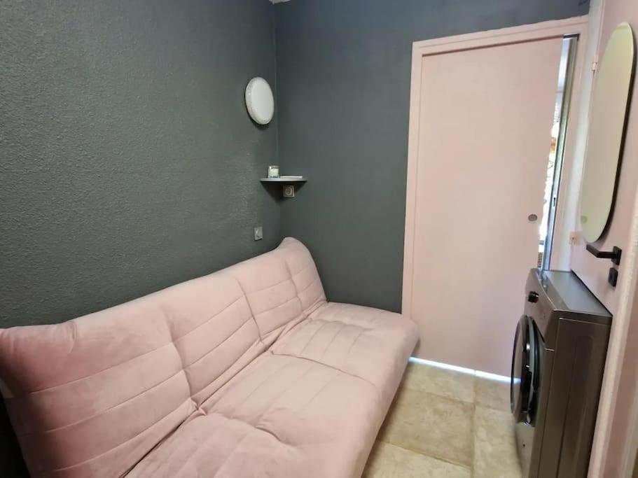 Beau Studio, Moderne, Au Calme Avec Piscine Et Parking Prive Dans Arboree *